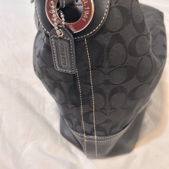 Coach Signature Canvas Shoulder Bag Monogram
Logo Black Leather Bottom K053-2156 - Picture 7 of 12